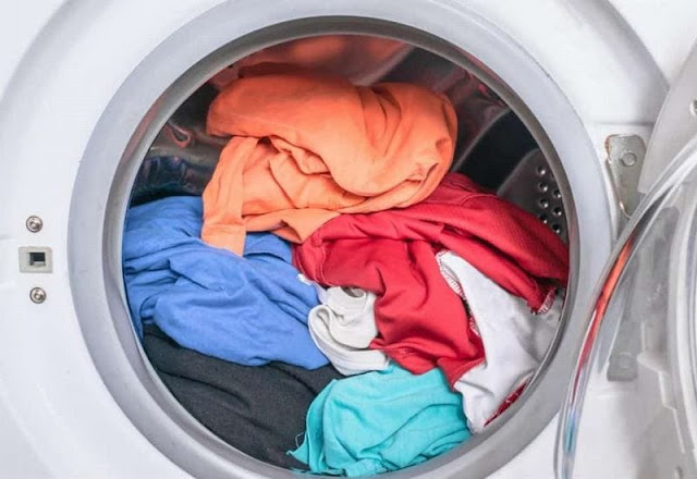 Một số tác hại khi để quần áo quá lâu trong máy giặt