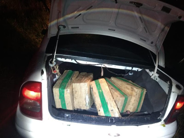 Polícia Militar intercepta transporte de 93 kg de maconha armazenada em fardos