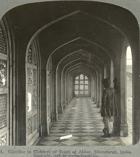 India 100 years ago: Corridor in Cloisters of Tomb of Akbar - Sikandarah (Sikandra), India