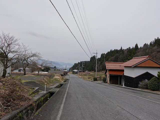 鳥取県日野郡江府町大河原　別荘地から降りてきました