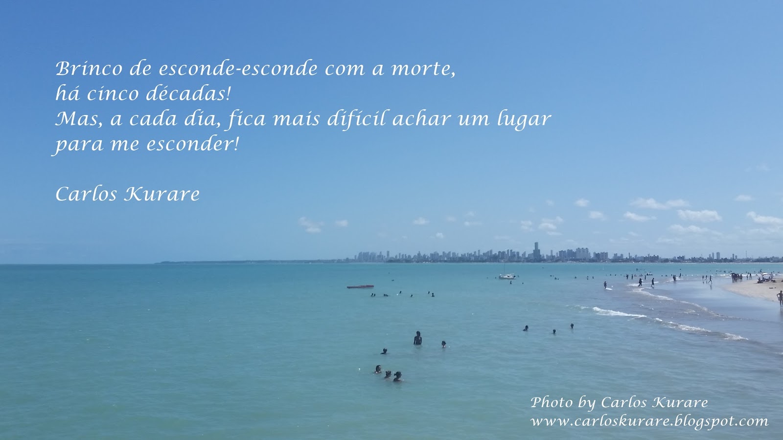 Praia em Cabedelo PB Ao fundo vª se a maravilhosa cidade de Jo£o Pessoa onde finalmente estou Feliz Por favor n£o conte para a morte onde eu