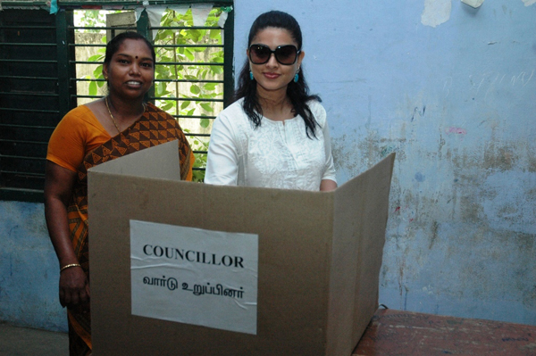 snehaprasanna cast their votes @ chennai mayor election 2011 unseen pics