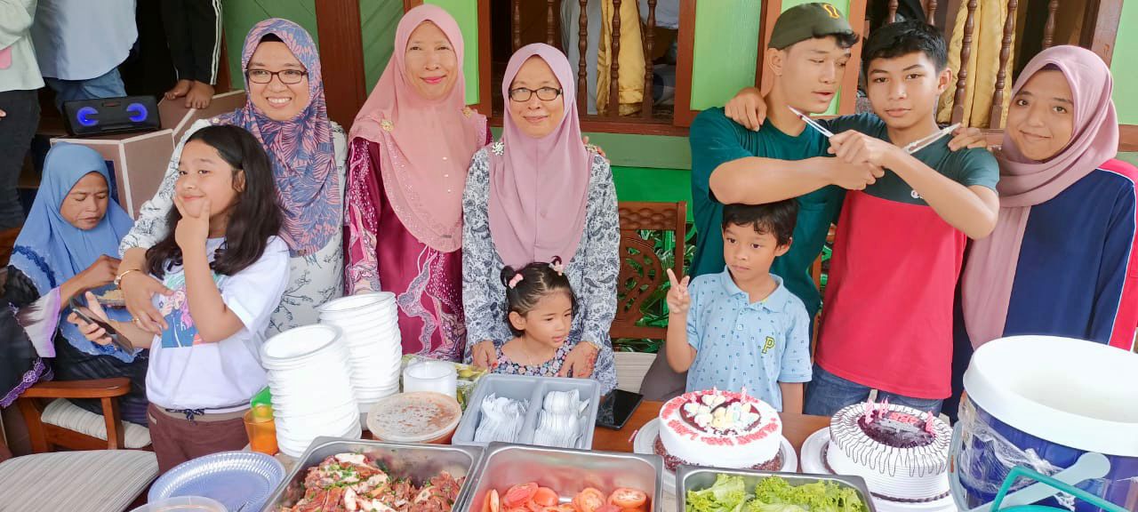 Sambutan Hari Raya dan Hari Jadi Dengan Kambing Golek di Kampung Jempol