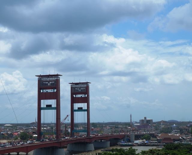 wisata di palembang, objek wisata di palembang, traveling di palembang, ikon wisata palembang, sungai musi, jembatan ampera, kampung arab al-munawwar, kopi arab al-munawwar, legenda pulau kemaro, festival imlek indonesia, cap go meh, kopi sendok mas, kopi tahlil, legenda dewi lanjar, kampung arab klego, legenda dewi lanjar  