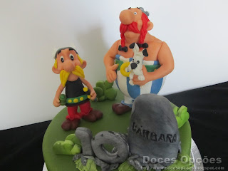 bolo decorado personagens moldadas mão pasta açucar asterix obelix