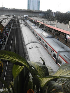 Stasiun_KRL_Tanah_Abang_Commuter