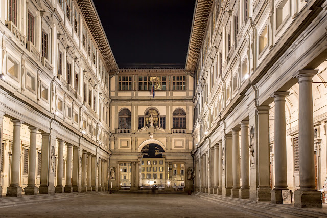 La Galería dels Uffizi - a nivel de calle :: Canon EOS5D MkIII | ISO100 | Canon 17-40@39mm | f/13 | 30s (tripod)