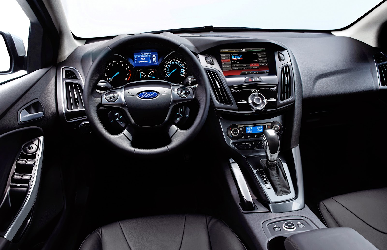 ford focus titanium hatchback mpg