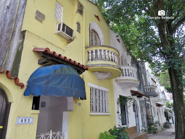 Vista lateral de Casas antigas na Rua João Moura - Pinheiros - São Paulo