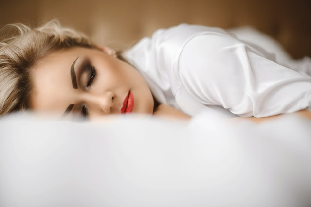 Bad Skin Care Habits - Sleeping in makeup