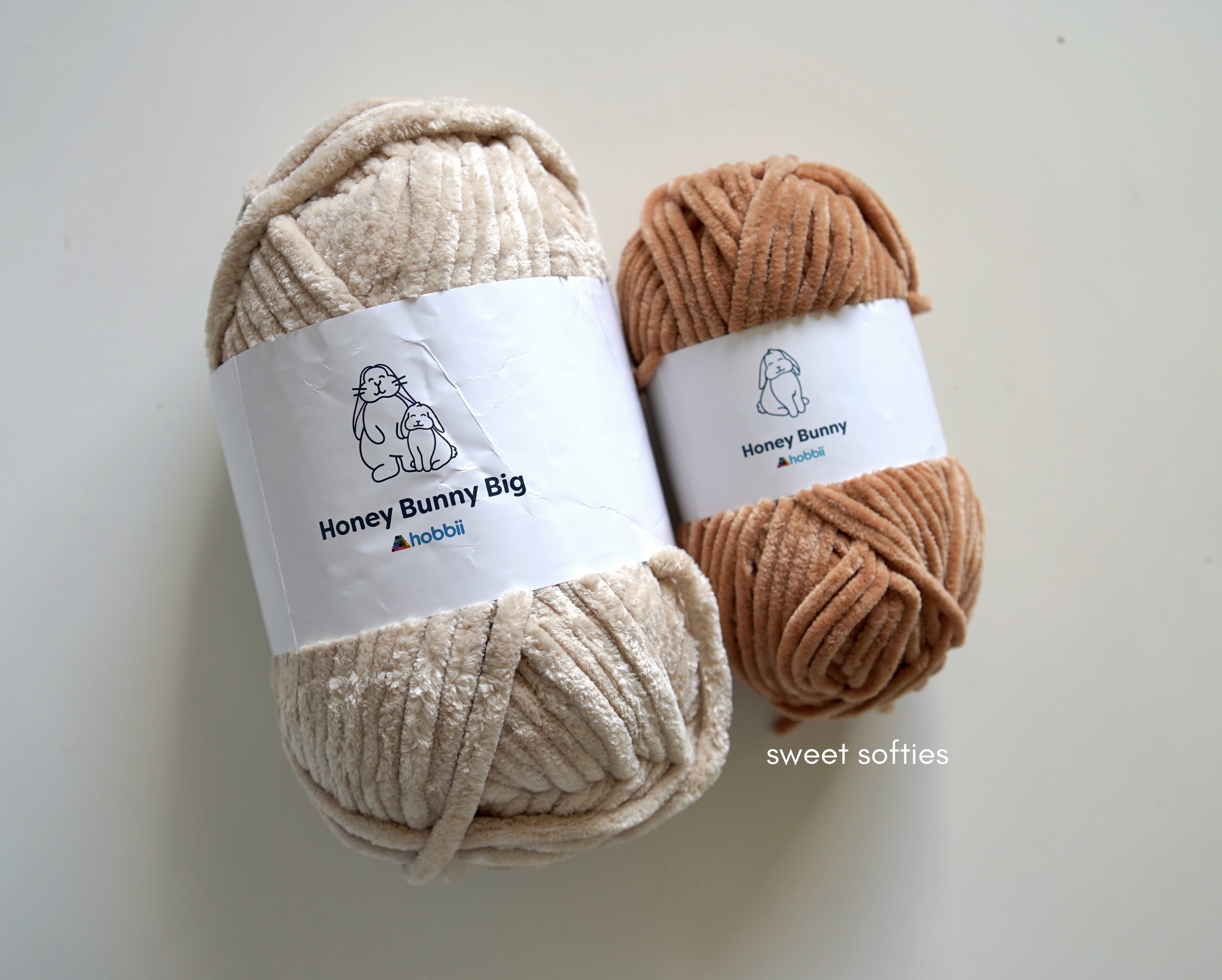 6 Pack Beginners Crochet Yarn with Stuffing, Sage Green Brown Off White Yarn for Crocheting Knitting Beginners, Easy-to-See Stitches, Chunky Thick