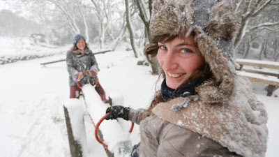 Israelis play in the snow