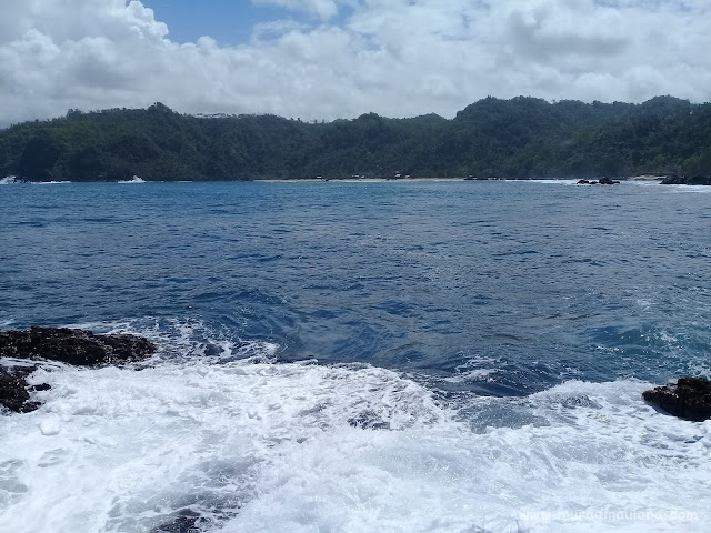 Menikmati Buih Putih di Pantai wedi Ombo