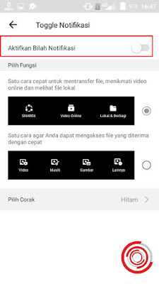 Setelah itu non aktifkan pemberitahuan dan berita di aplikasi SHAREit dengan cara menggeser tombol Aktifkan Bilah Notifikasi ke kiri