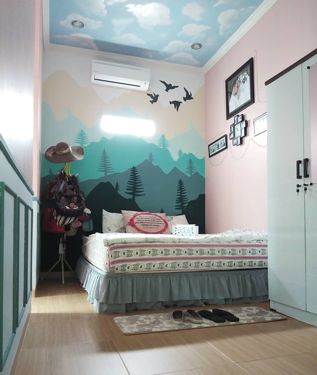 Ide Motif Wallpaper Dinding Kamar Tidur Romantis  Terbaru 