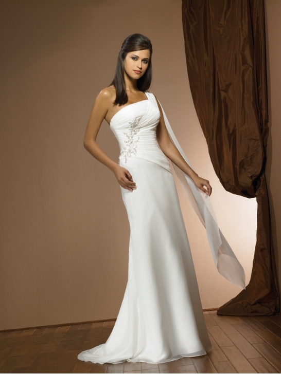 The flowing lines of the wedding dress and delicate designs of the shoulder