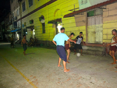 Anawrahta road games at night