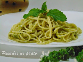 Esparguete com molho verde