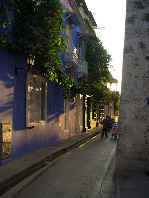 Buscando el mejor rayo, la mejor calle para hacer una foto interesante