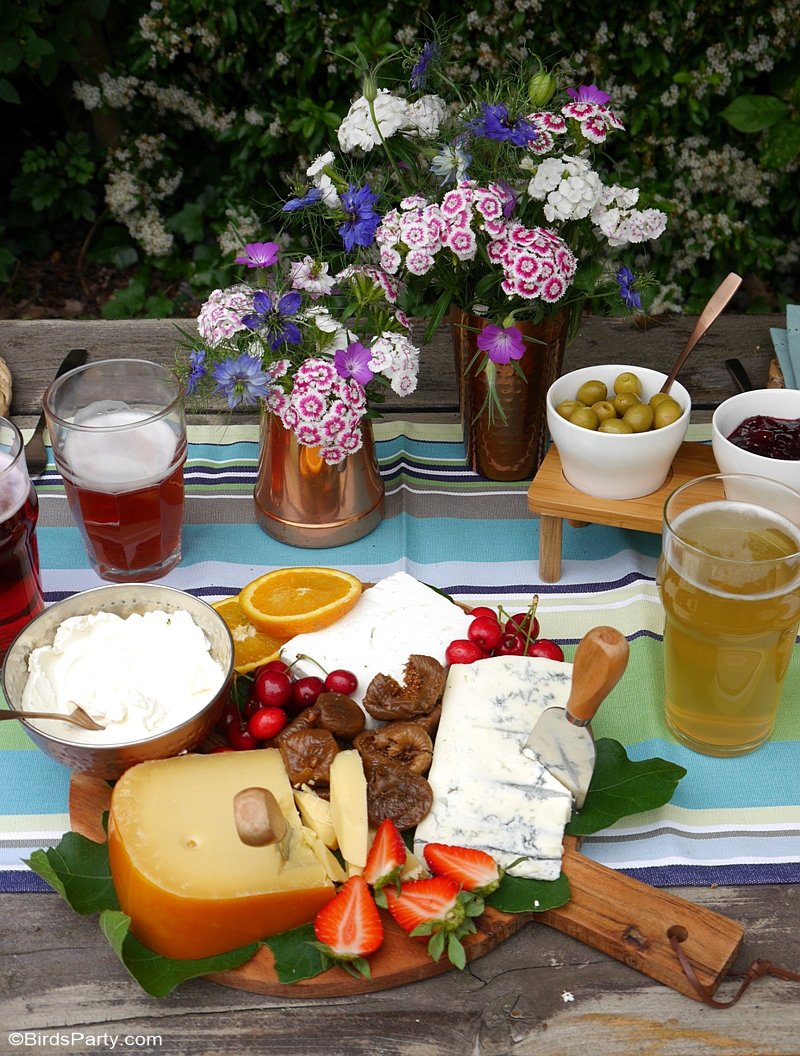 Idée Party: Dégustation de Fromage et Bière - une fête estivale parfaite pour un apéro dînatoire ou pour  célébrer la Fête des Pères! by BirdsParty.com @birdsparty #fetepapas #feteperes #biere #fromage #apero #ideeapero #aperodinatoire #feteestivale