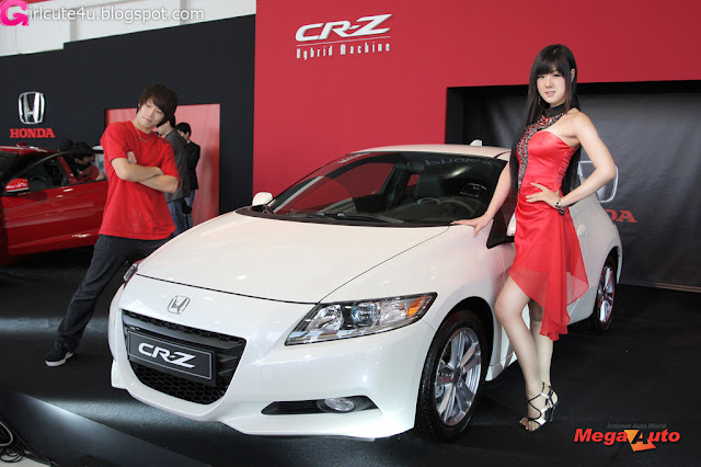 4 Hwang Mi Hee with New Honda’s Hybrid CR-Z-very cute asian girl-girlcute4u.blogspot.com