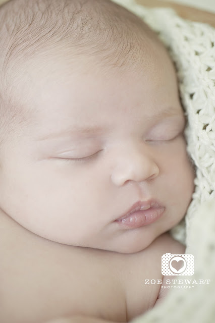 newborn, female, photographer, edinburgh, lothians, borders, duns, berwickshire, glasgow, fife, north berwick, baby, toes, studio, natural, light 