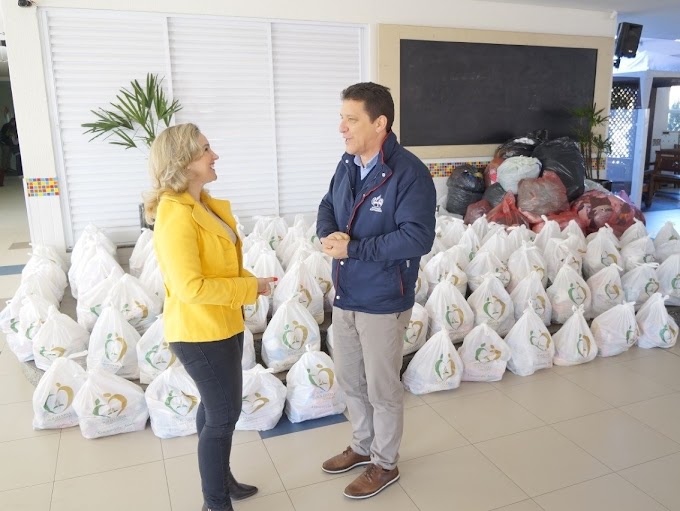 Colégio Adventista faz doação de cestas básicas e agasalhos para a Prefeitura de Gravataí