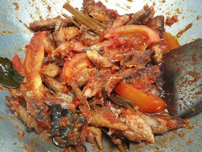 Resep Kembung Kupas Balado. Nampolll Abiezz!! - Modern.id