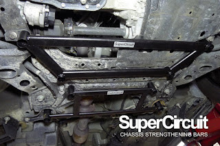 SUPERCIRCUIT Chassis Strengthening Braces installed to the Toyota Harrier XU60 front under chassis.