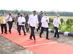 Tiba Di Gunungsitoli, Lakhomizaro Zebua Sambut Presiden Jokowi