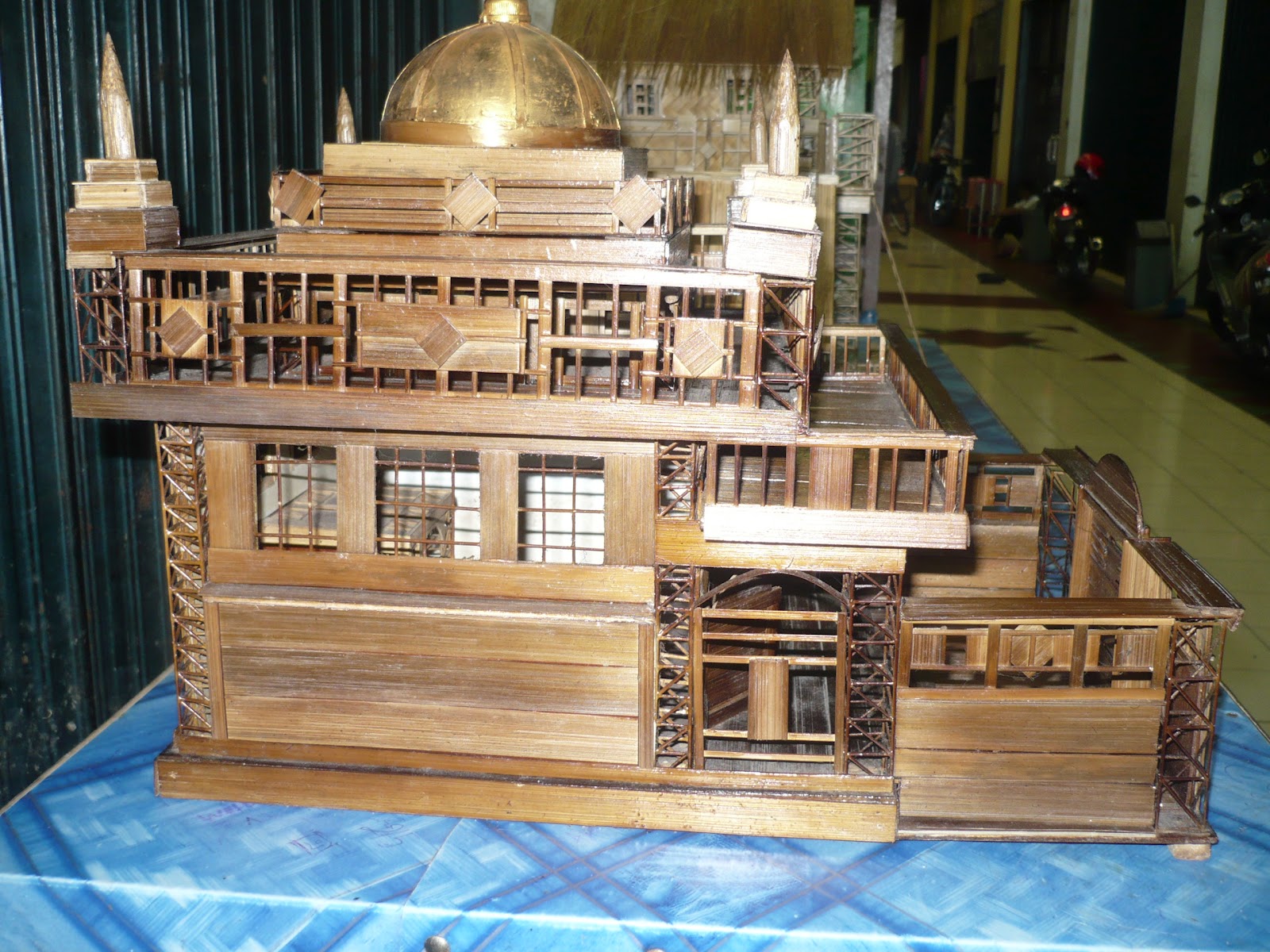 panorama indah KERAJINAN  MINIATUR  MASJID AGUNG DEMAK DARI  