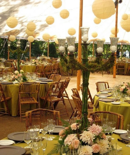 wonderful-outdoor-wedding-reception-decoration-ideas-with-lampion-and-bamboo-chair