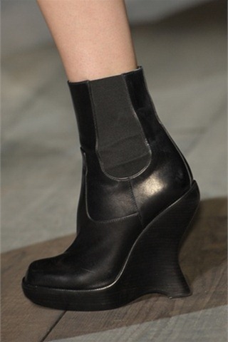 Loewe-FW-2012-sabates (12)
