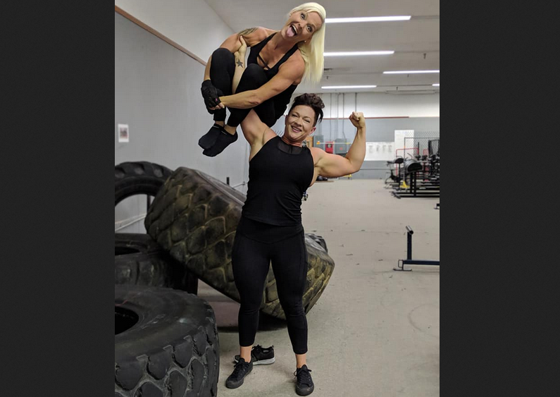 Female bodybuilder lift and carry