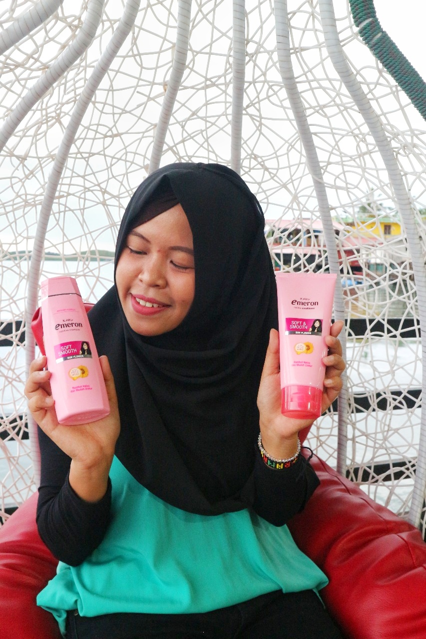 Merawat Rambut Kusut Dengan Emeron Soft Smooth Hijab Traveller