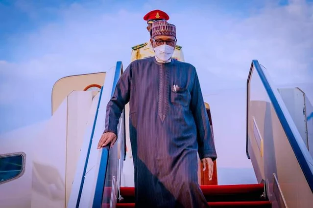 Alt: = "photo showing president Buhari coming down from airplane"