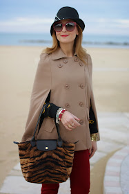 Longchamp Le Pliage tigre bag, vintage style hat, Persunmall cape, Fashion and Cookies, fashion blogger