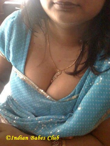 Indian college girls cleavage and boobs
