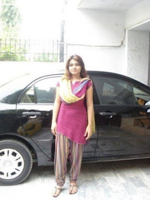 Young Rich Desi Pakistani Girls Pictures