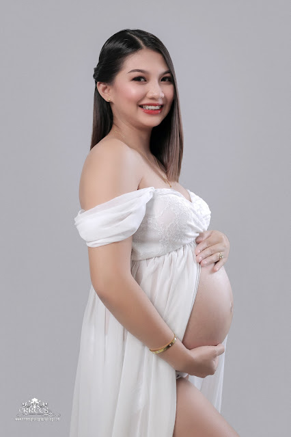 Cyra Pano Maternity Portrait #erreesphotography #erreesstudio #viganstudio #viganphotographer #abrastudio #abraphotographer #manilaphotographer #portrait #studioportrait #maternityportrait #maternity