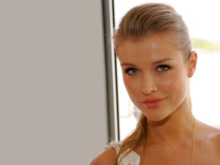 Free wallpapers without watermarks of Joanna Krupa at Fullwalls.blogspot.com