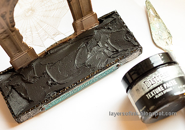 Layers of ink - Spooky Graveyard Tutorial by Anna-Karin Evaldsson. Add black texture paste to the base.