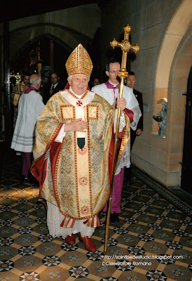 Benedict XVI vestments