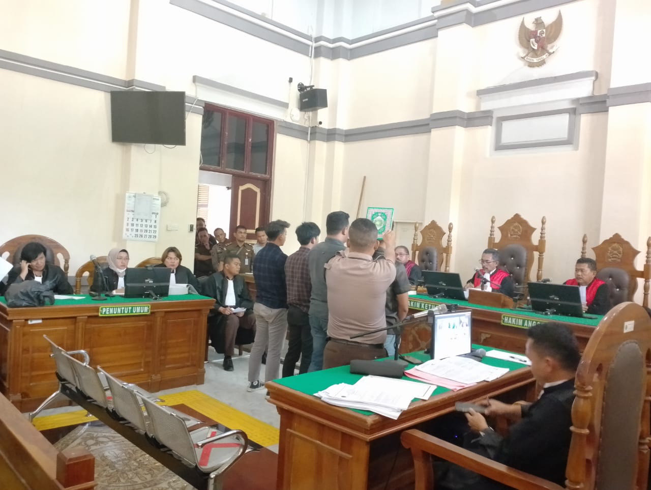 Sudah Dua Kali Hakim PN Medan Abaikan Norma Agama, Kitab Alquran Dipegang Non Muslim Saat Ambil Sumpah Saksi