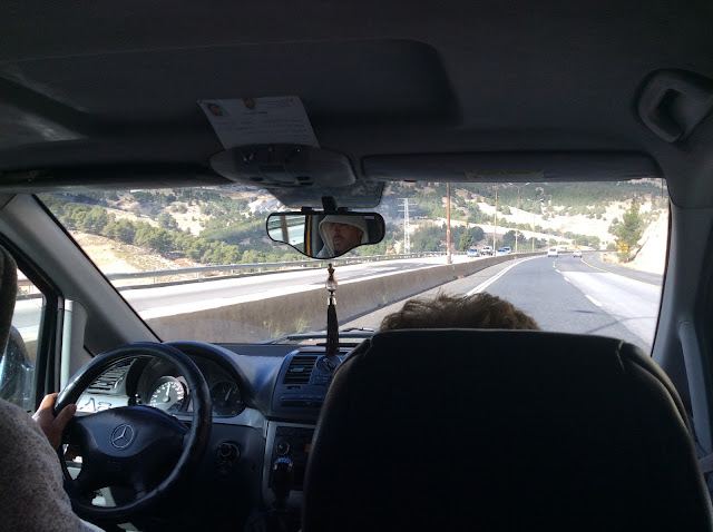 パレスチナの乗り合いタクシー・セルヴィスの様子