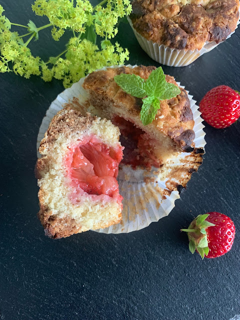 Verführerische marmorierte Erdbeer-Muffins #Rezept #glutenfrei #vegan, Werz, Hirsemehl, Carob, Sommergebäck, Backrezept, Erdbeerrezept, Kuchenrezept