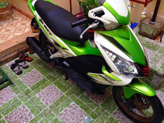 Sơn xe Airblade trắng xanh Z1000