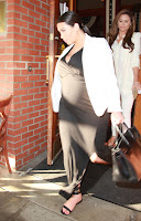 Kim Kardashian leaving a restaurant