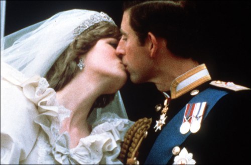 kate and william kiss. Prince William and Kate