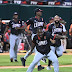 Los Leones reducen a dos número mágico para llegar a la final del béisbol dominicano; vencieron Estrellas en extra inning